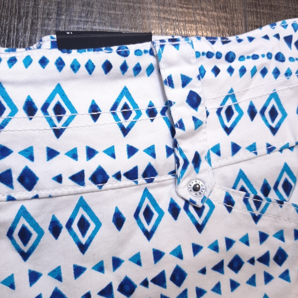 Revolution By Ricki's Brooke Shorts Diamond Print Mid Rise Stretchy White Blue - Picture 5 of 10